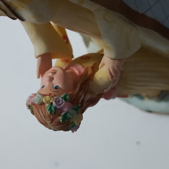 Angel's Touch Figurine by Seymour Mann,Multicolor,8 1/2 in.Hx5 1/4inW.has weight - Picture 3 of 9